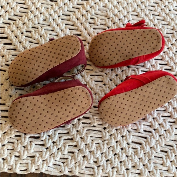 Old navy 2 pair suede baby girl crib shoes 12-18 - Picture 3 of 3